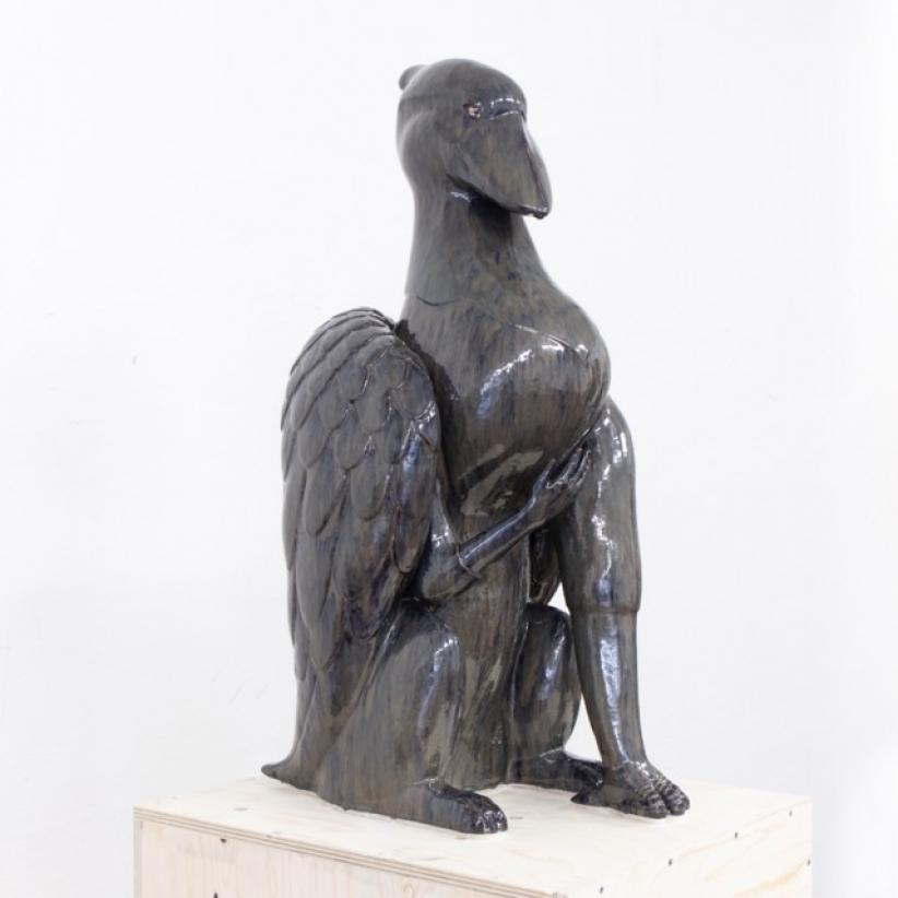 Pei-Hsuan Wang, Spirit of an Animal and Paradise, 2024. Keramiek, staal, onderdelen van wasmachines, elektrische componenten, programmeerkaarten, UV-geprinte plastic zak, Slam Dunk-stickers,